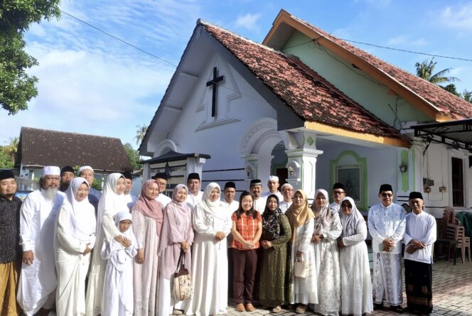 
 Wakil Bupati Situbondo Ukir Sejarah, Sholat Idul Fitri di Masjid Pelosok dan Jalin Silaturahmi Lintas Agama