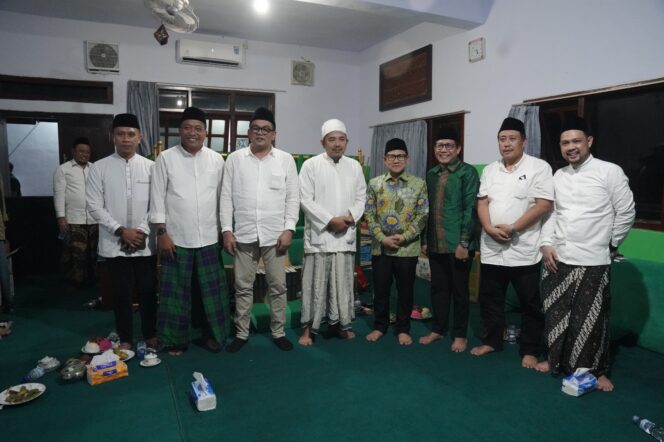 
 Gus Menko Muhaimin Iskandar Eratkan Silaturahmi dengan Ulama Kharismatik Situbondo