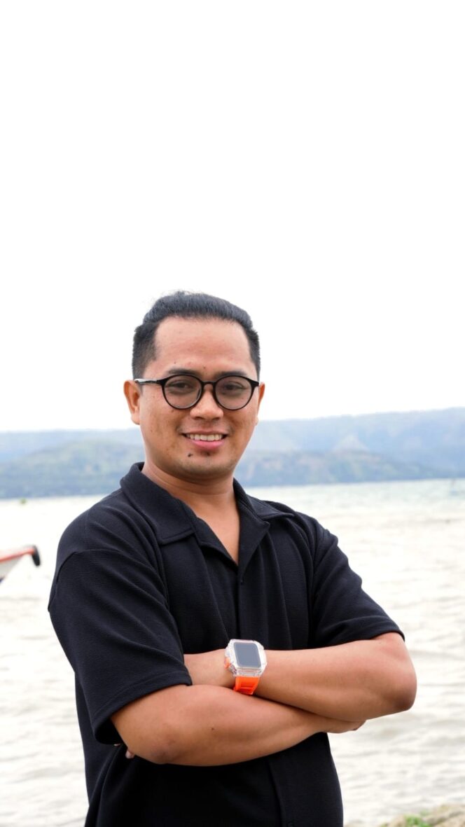 
 Polemik Mobil Dinas Situbondo Memanas: Pengamat Sebut Kritik Supriyono “Kehilangan Orbit”