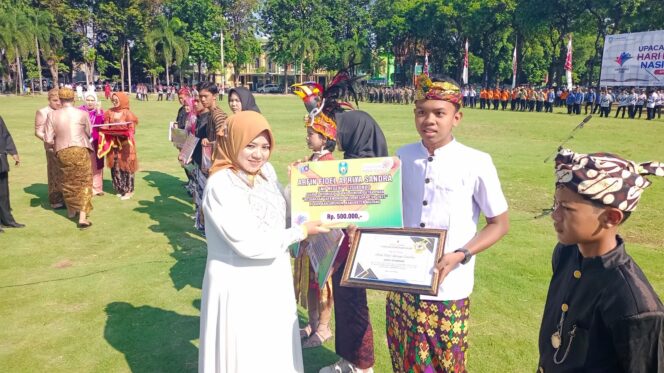 
 Hardiknas Situbondo Meriah: Bupati dan Wakil Bupati Situbondo Apresiasi 10 Siswa Berprestasi