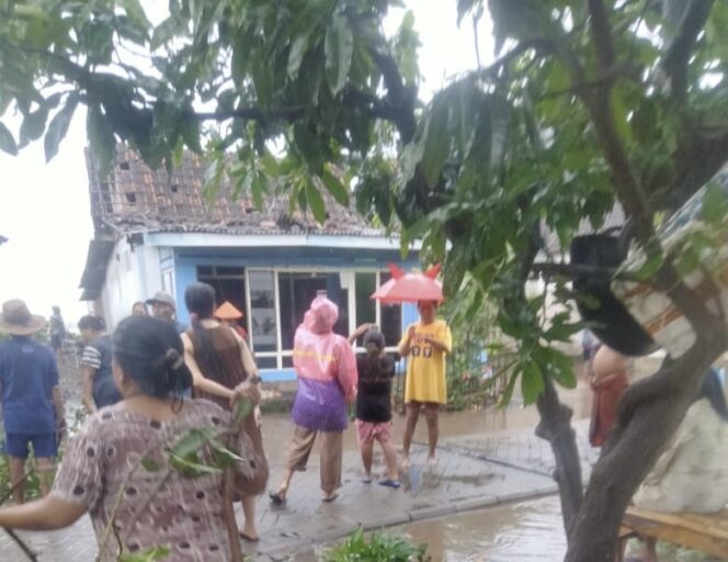 
 Hujan Lebat Disertai Angin Kencang Rusak 14 Rumah Warga di Mlandingan Kulon  Situbondo