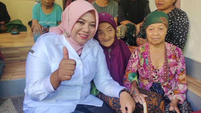 
 Sentuhan Hati Wabup Ulfiyah: GOW Situbondo Ulurkan Tangan Hangat untuk Lansia