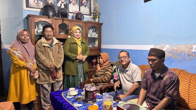 
 Wabup Ulfiyah Sambut Kepulangan PMI Asal Jangkar Situbondo