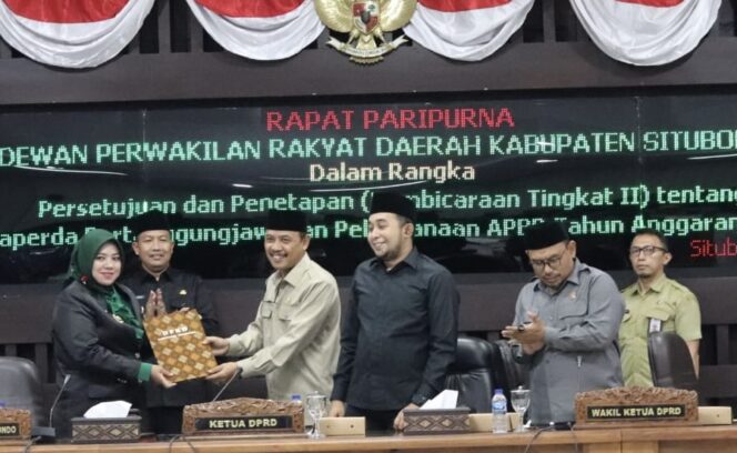 
 Enam Fraksi DPRD Situbondo Setujui Raperda Menjadi Perda Definitif