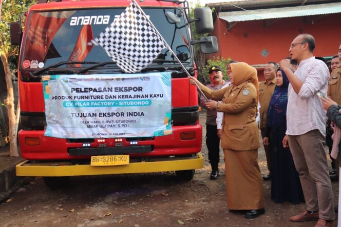 
 Lepas Ekspor Produk Furniture dan Kerajin Kayu ke India, Mbak Ulfi Berharap Jadi Motifasi Bagi Pengusaha Lain