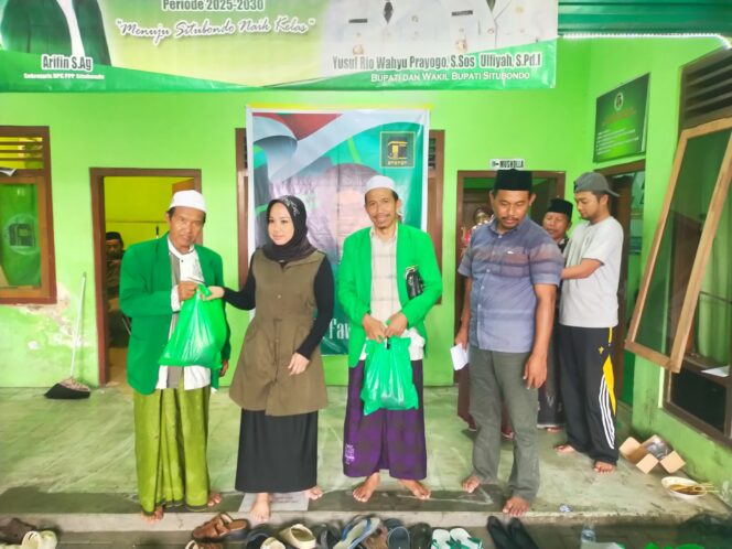 
 Rayakan Idul Adha, DPC PPP Situbondo Saluran Ratusan Paket Daging Kurban