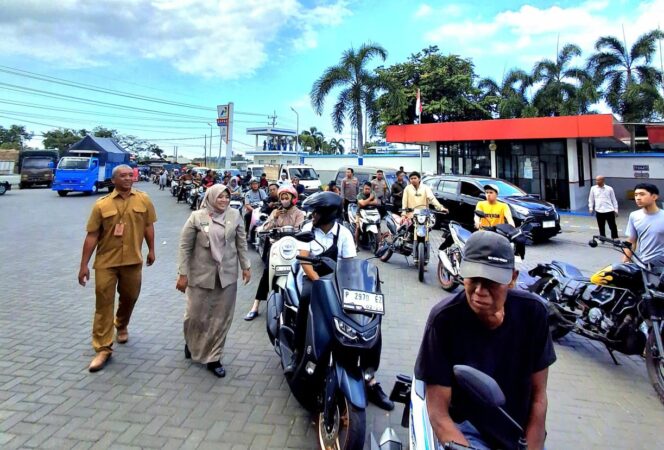 
 Mbak Ulfi Pastikan Stok BBM Situbondo Terpenuhi