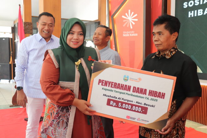 
 Pemkab Situbondo Salurkan Bantuan Dana Hibah Untuk Masjid, Mushola dan Gereja