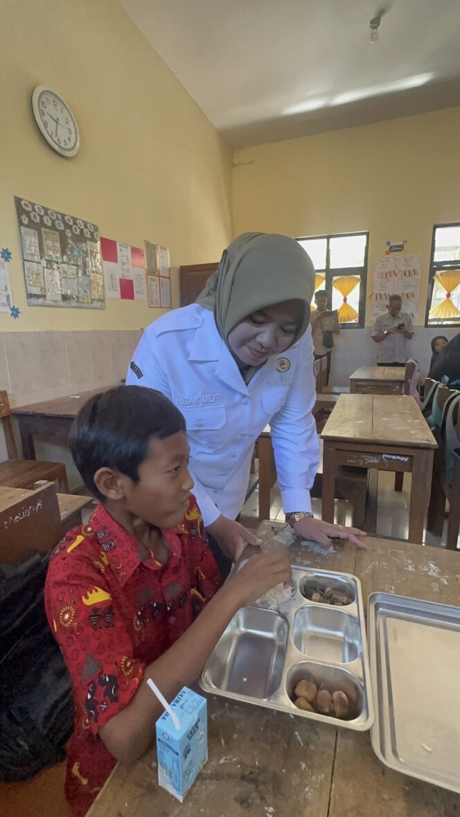 
 Wakil Bupati Situbondo, Ulfiyah bersama Forkopimda Monitoring Dapur Umum MBG di Situbondo