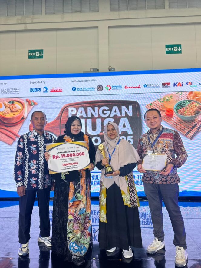 
 Wabup Ulfiyah: Raih Penghargaan UKM Pangan Award 2025, Bukti Kerja Nyata UMKM Situbondo Berdaya Saing Nasional 