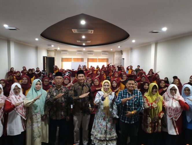 
 Anggota DPRD Jatim, Zainiye Menggelar Workshop KBC untuk Peningkatan Kapasitas Mengajar Guru RA